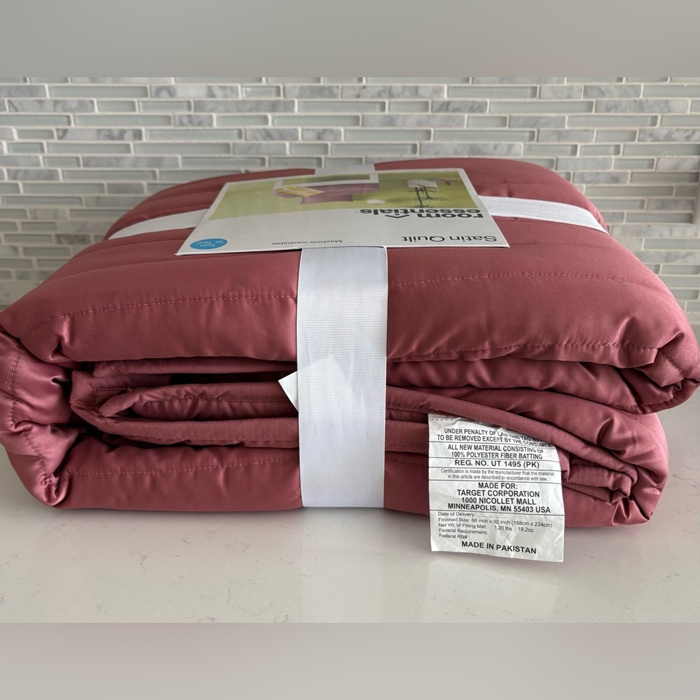 Room Essentials Satin Quilt Twin/Twin XL - Picture 6 of 6